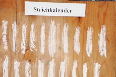 Ein Strichkalender, der Vorläufer des heutigen Adventskalenders.