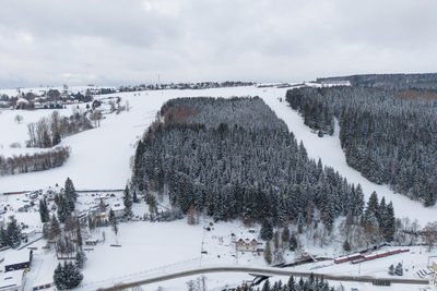 Blick auf das Skigebiet in Jöhstadt.