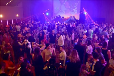 Volles Haus am Sonntag im „Luxor“: 900 Gäste kamen zur ersten „Disco Family“.