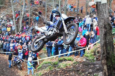 Beim Finale der Hardenduro-WM sind im Grießbacher Getzenwald wieder viele spektakuläre Flugeinlagen der Fahrer zu erwarten.