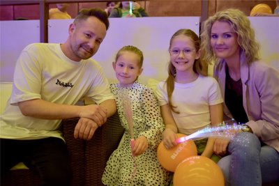 Kay und Janine Erler mit ihren Töchtern Catalea und Stella fanden das Format toll.