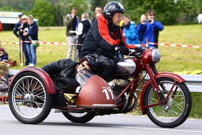 Werner und Ingeborg Fröse aus Neuhausen waren bei der Zschopau Classic Blickfang.
