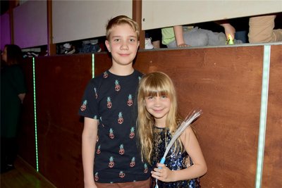 Emil und Hanna Flemming hatten Spaß, hätten sich aber noch mehr Schaum und dunklere Bereiche bei der Disco gewünscht.