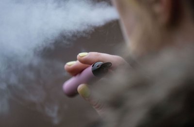 Nach einer Umfrage ist der Anteil jugendlicher Raucher in den vergangenen Jahren wieder gestiegen.