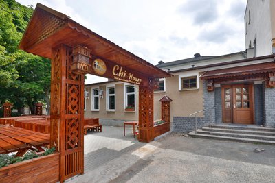 Der ehemalige Biergarten wird zur Terrasse für das künftige „Chi House“ umgebaut.