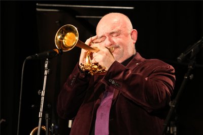 Jazzmusiker James Morrison – einer der weltbesten Trompeter – gastierte am Freitag im Bürgergarten Stollberg.