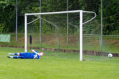 Da liegt der Ball im Tor: Thalheims Keeper Stefan Berger kann dem Schuss von David Günnel nur noch hinterherschauen.