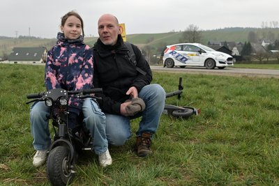 Janos Vogel aus Limbach-Oberfrohna hat das Rallye-Geschehen zusammen mit seiner Tochter Jette Greßner in Wildbach live verfolgt.