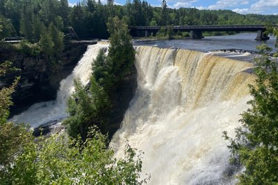 Die 40 Meter hohen Kakabeka-Falls liegen etwa 30 Kilometer von Thunder Bay entfernt.