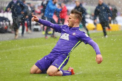 Mit wichtigen Toren wie beispielsweise gegen den Chemnitzer FC führte Simon Skarlatidis den FC Erzgebirge Aue in der Saison 2015/16 zum direkten Wiederaufstieg in die 2. Bundesliga.