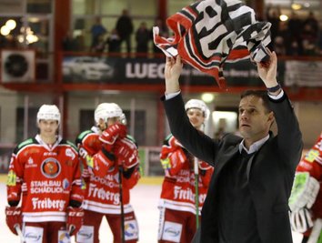 Da Marian Bazany auch in den Play-offs jubeln will, verhängt der Trainer in der entscheidenden Phase der Saison eine Informationssperre. 
