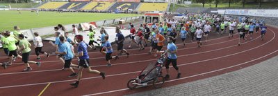 Der Plauener Firmenlauf ist bei Teams sehr beliebt. Viele Firmen gehen an den Start, so auch 2017, als dieses Foto entstand.