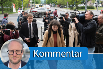 Lea Bonasera von der Umweltschutz-Gruppe Letzte Generation kommt in Begleitung zu einem Gespräch mit Bundesverkehrsminister Volker Wissing (FDP) in dessen Ministerium in Berlin.