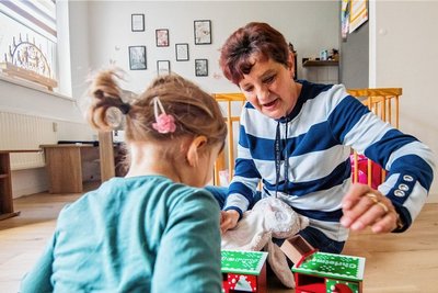 Familienpatin Simone Wallus mit ihrem Schützling.