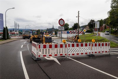 Wie die Stadtverwaltung aktuell mitteilt, bleibt die B 101 in Schwarzenberg-Neuwelt bis Dienstag voll gesperrt.