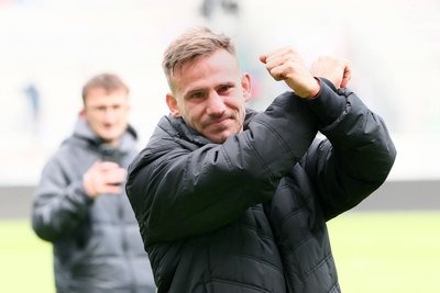 Simon Skarlatidis war zu Tränen gerührt, als er im April 2024 mit der SpVgg Unterhaching ins Erzgebirgsstadion zurückkehrte und von den FCE-Fans gefeiert wurde.