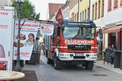 Die Feuerwehr Freiberg war am Donnerstag auf Kontrollfahrt durch die Freiberger Innenstadt.