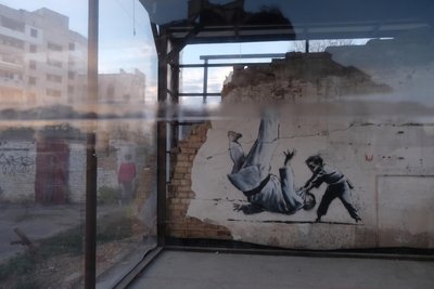 Die Streetart spielt auf Putins Lieblingssport an und ist überall zu sehen.