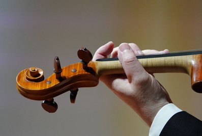 Mit einer Streicherbesetzung spielt die Robert-Schumann-Philharmonie in Chemnitz für ein Sonderkonzert auf. (Symbolbild)