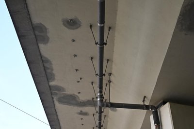 Nicht alle Schäden sind von außen zu erkennen. Nun sollen Sensoren klären, was im Inneren der Südring-Brücke vor sich geht.