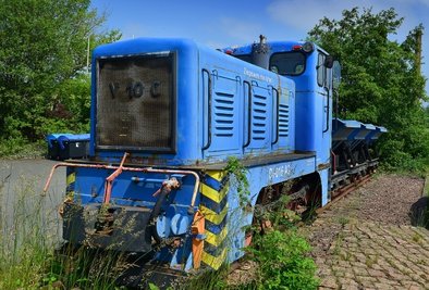 Die alte Grubenbahn erinnert auf dem Gelände der Spedition Wormser in Hainichen noch an das ehemalige Ziegelwerk.