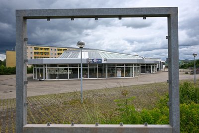 Das Dach des ehemaligen Autohauses ist undicht und muss saniert werden.