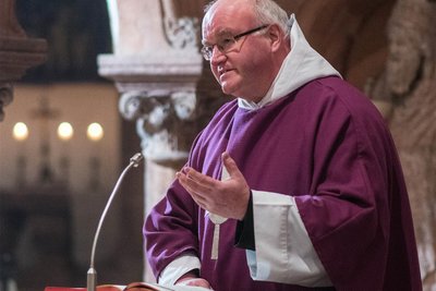 Als Priester hält Pater Maurus in der Basilika von Wechselburg auch Gottesdienste.