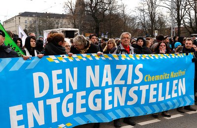 Rund 400 Menschen protestierten gegen einen Aufmarsch der  Jungen Nationaldemokraten.