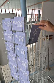 Infopostkarten statt Schwimmringe: Die "Begehungen" finden diesmal unter dem Titel "Plansch" statt. 