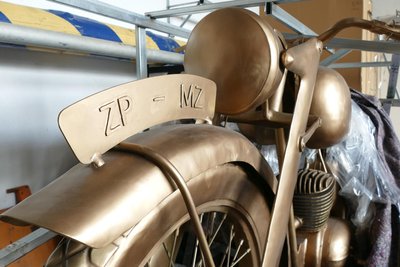 Diese Skulptur im Maßstab 1,5:1 wird am Sonntag vor der künftigen Herberge in Zschopau enthüllt.