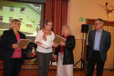Wegbegleiter beim Jubiläum 25 Jahre Tafel: Ali-Geschäftsführerin Konstanze Schumann (2. von links) mit Martina Kober (links), Anett Gräf und Uwe Drechsel.