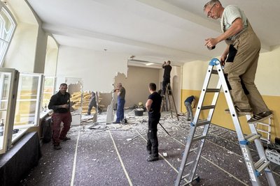 Das Ende einer Trennwand: Im Mai wird der alte Speiseraum der Grundschule Hilbersdorf vergrößert.