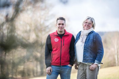 Dominik Weichelt und Susanne Müller koordinieren den ambulanten Hospizdienst der Johanniter in Oelsnitz.