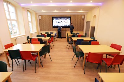 Holzverkleidung, neues Licht, Schalldämmung: Der Co-Living-Space in der Grundschule Hilbersdorf hat jetzt einiges zu bieten.