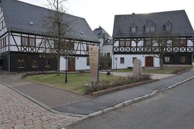 Im Haus der Vereine in Zschorlau findet am Mittwoch eine Lesung mit der Schriftstellerin Danielle Zinn statt.