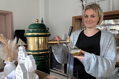Tina Thomas freut sich über viele Stammgäste in der Alten Drogerie. Dort, wo Oma und Opa einst Kosmetik verkauften, ist heute eine moderne Gaststätte.