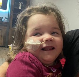 Frieda ist eine kleine Kämpferin mit einem großen Herz. Viele Menschen wollen sie und ihre Familie unterstützen.