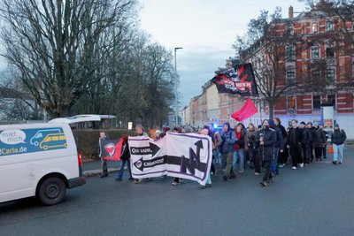 Die rund 100 überwiegend jungen Demonstrierenden zogen vom Schauspielhaus zur Innenstadt.
