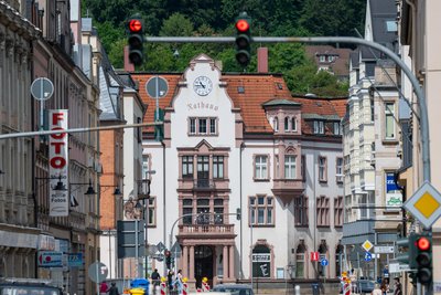 Im Rathaus sehen Mitarbeiter rot. Einige denken über die Kündigung nach, sollte Stefan Hartung Oberbürgermeister werden.