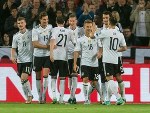 DFB-Team wahrt makellose Bilanz: 6:0 gegen Norwegen - Die deutschen Nationalspieler haben Norwegen sehr klar mit 6:0 besiegt.
