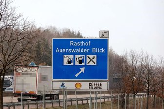 A 4 bei Lichtenau: Trickdiebe bestehlen Autofahrer auf Parkplatz „Auerswalder Blick“ - Auf der Raststätte Auerswalder Blick (A4) wurde ein Mann Opfer von Trickbetrügern.