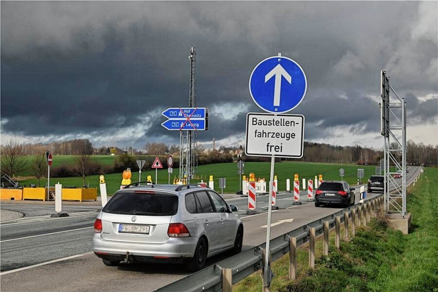 A 72: Abfahrt Rochlitz weiterhin dicht - Die A72 Anschlussstelle Rochlitz ist derzeit gesperrt. Fahrzeuglenker müssen Umwege in Kauf nehmen. 