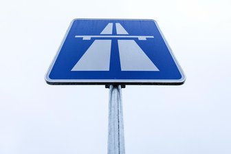 A 72 am Dienstagmorgen rund 70 Minuten voll gesperrt: Pannen-Laster steht zwischen Reichenbach und Zwickau-West - Mit Behinderungen beginnt der Dienstag auf der A 72 zwischen Reichenbach und Zwickau-West.