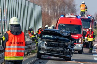 A 72 bei Rochlitz: Drei Verletzte nach Auffahrunfall - Unfall auf der A72: Drei Menschen wurden bei Rochlitz verletzt.