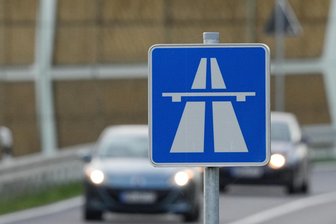 A 72 bei Zwickau mitten in der Nacht sieben Stunden vollgesperrt: Was genau passiert ist - Die A 72 war rund sieben Stunden voll gesperrt.