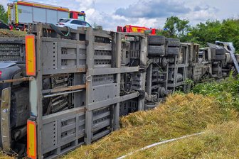 A 72 im Vogtland nach schwerem Unfall am Freitag zwölf Stunden gesperrt: Polizei nennt neue Details zum Hergang - Nach einem schweren Unfall am Freitag war die A 72 stundenlang dicht.