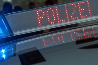 A 72: Transporter fährt bei Talbrücke Pöhl auf Sattelzug auf - Auf der A 72 Richtung Hof ist am Mittwochmorgen zwischen Treuen und dem Parkplatz Neuensalz ein Lkw auf einen zweiten aufgefahren.