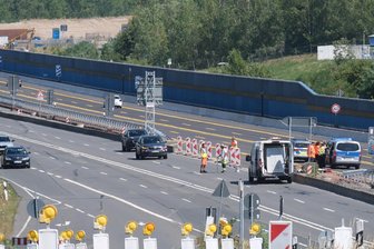 A 72: Weiteres Teilstück der Autobahn Leipzig-Chemnitz wird für den Verkehr freigegeben - Am Samstag wird ein weiterer Abschnitt der Autobahn A 72 zwischen Leipzig und Chemnitz für den Verkehr freigegeben. Insgesamt dauern die Arbeiten bis nächstes Jahr an.