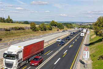 A 72 zwischen Treuen und Reichenbach: Im Winter gilt Tempo 100 - Im März war die Erneuerung der Autobahnfahrbahnen zwischen Reichenbach und Treuen begonnen worden. Bis auf Restarbeiten ist sie nun abgeschlossen.