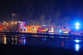 A4: Audi-Fahrer kommt bei Starkregen von Fahrbahn ab -